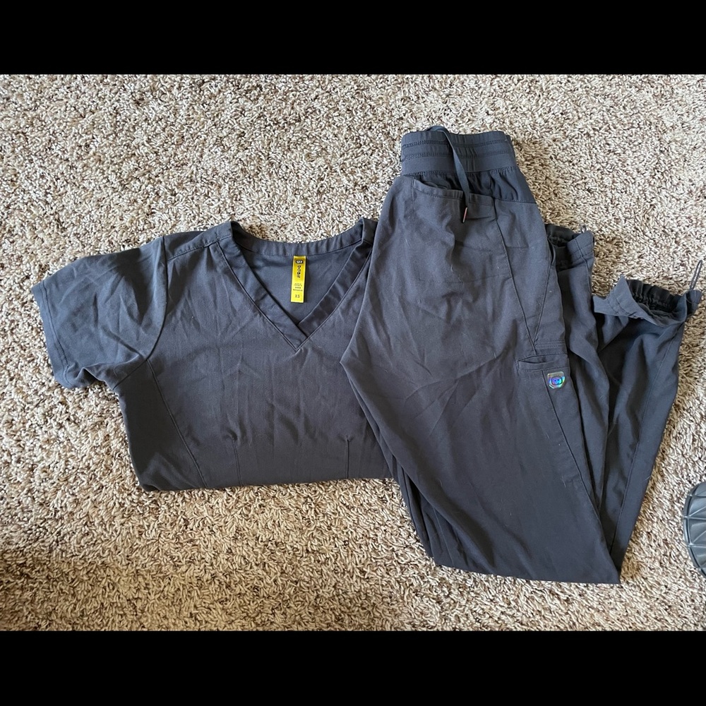 Scrub set